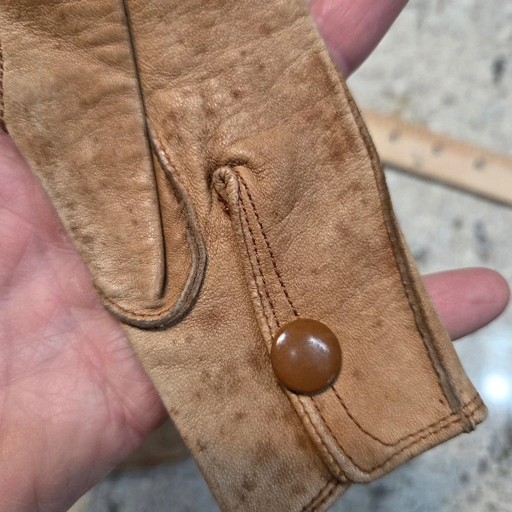Vintage Kids Tan Leather Button Wrist Gloves Three Point Stitching 7 Inch